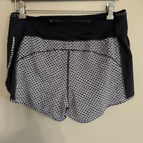 Lululemon Real Quick Short *Perforated 3.5" size 8 - Picture 3 of 8